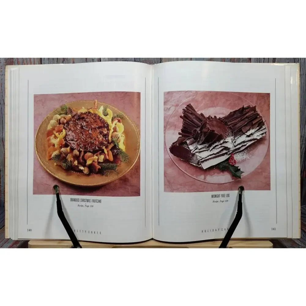 Pretty‎ Cakes: The Art of Cake Decorating by Mary Goodbody with Jane Stacey